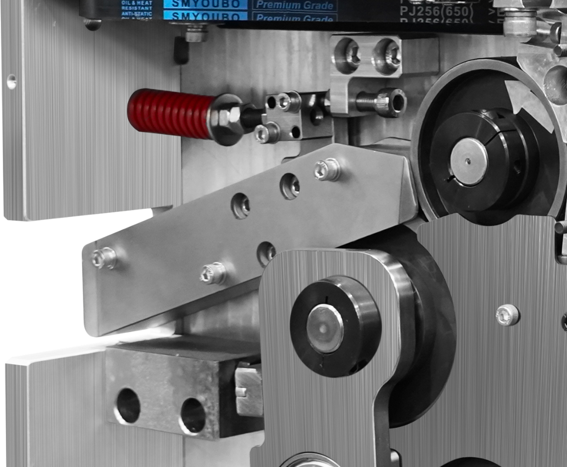 <span>Strapping<br>Head</span>